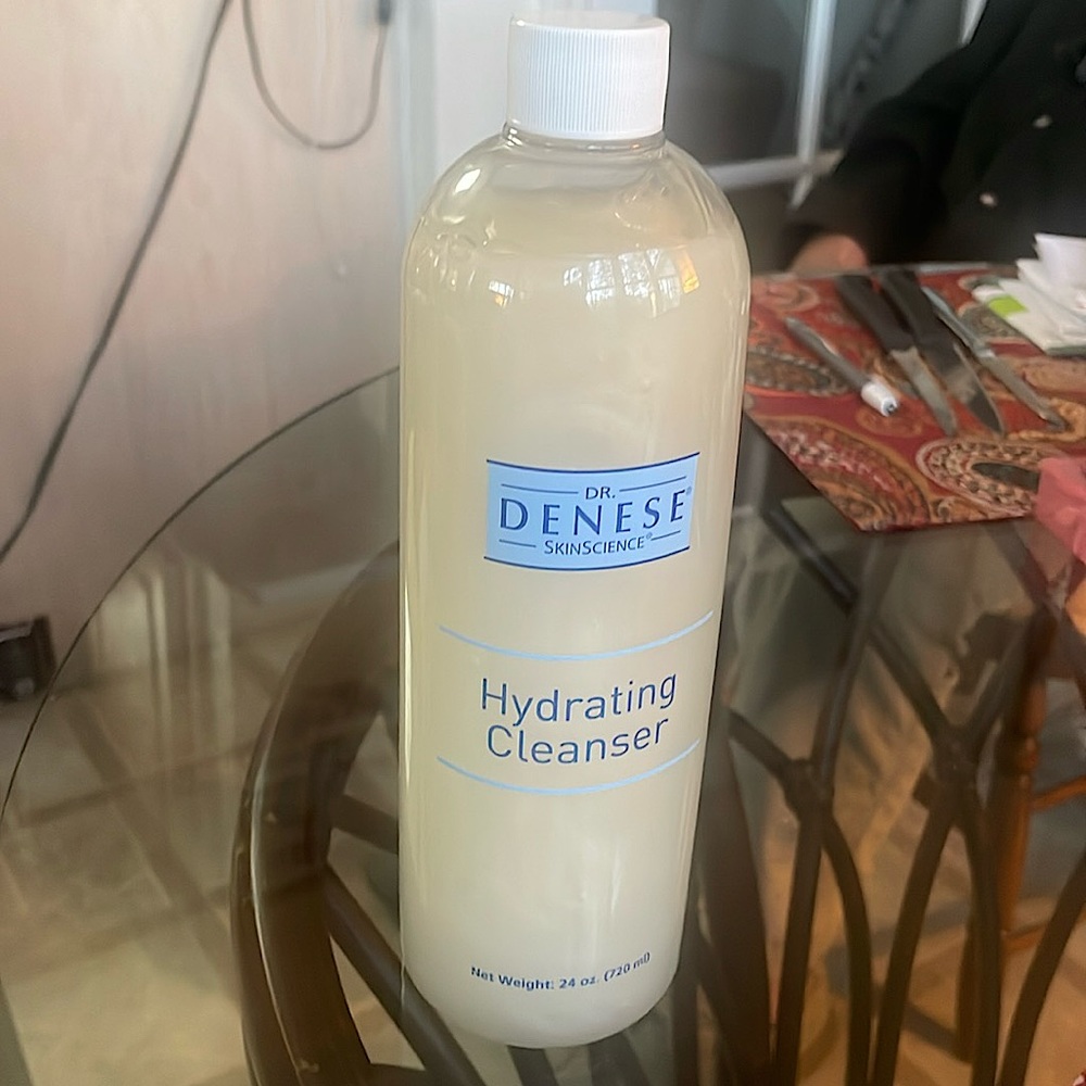 Skin cleanser by Dr Denise. Net weight is 24oz.